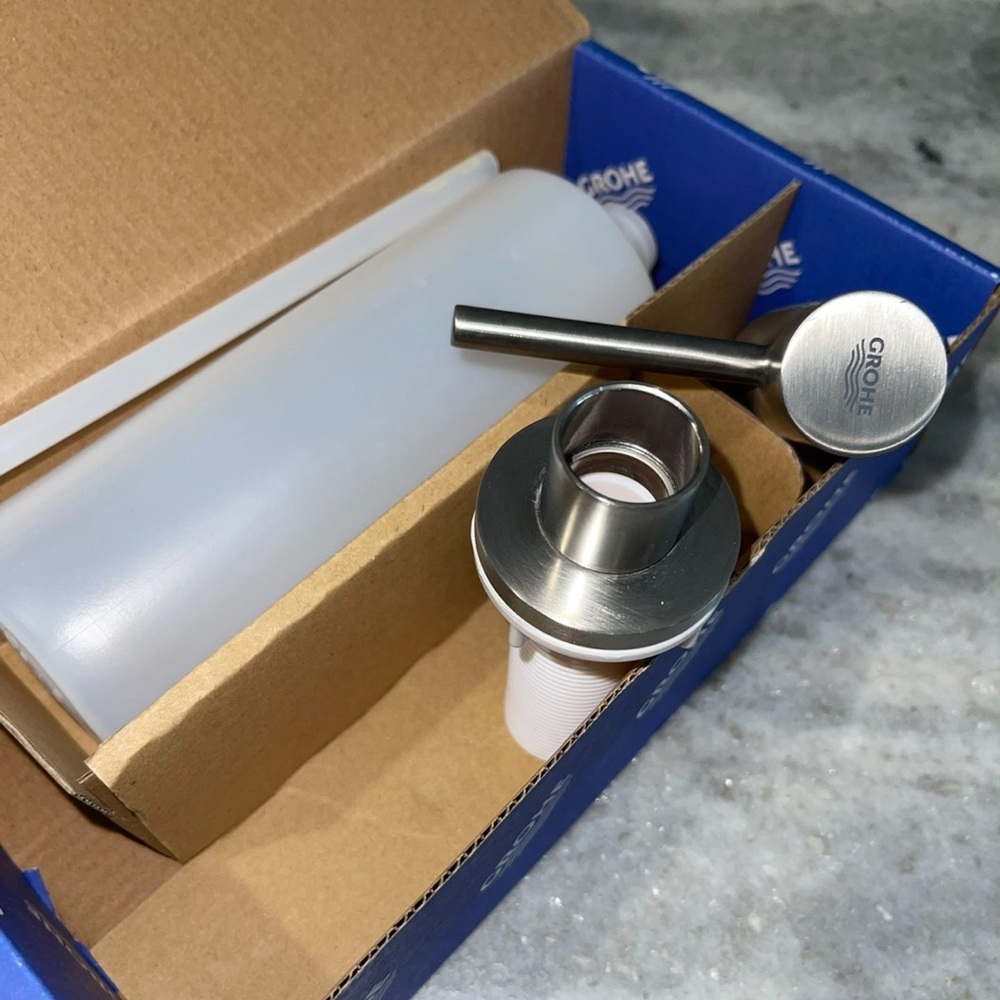 Grohe soap lotion under sink dispenser - Picture 4 of 4